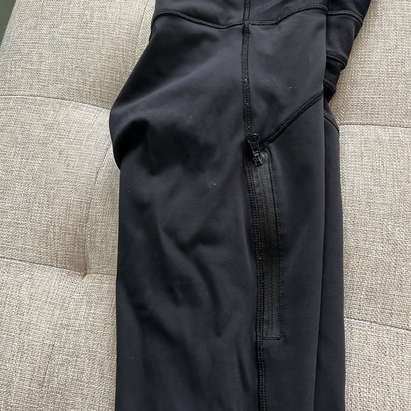 Lululemon Mesh leggings - size 4 - Picture 4 of 6